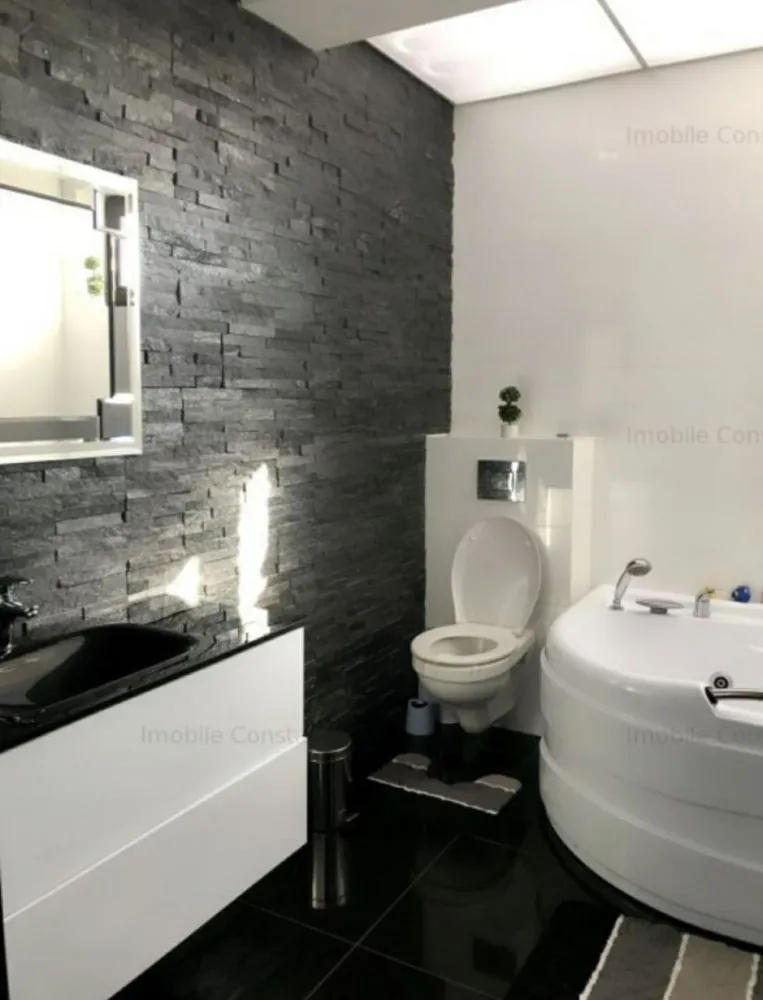 Ap 3 camere - Vă ofer spre vânzare apartament 3 camere, decomandate, mobilat, cu suprafața utila de 71 metri pătrați,etaj 3/4, cu toate utilitățile în zona Tomis Plus. Preț 130000 EUR. Telefon 0770548706.