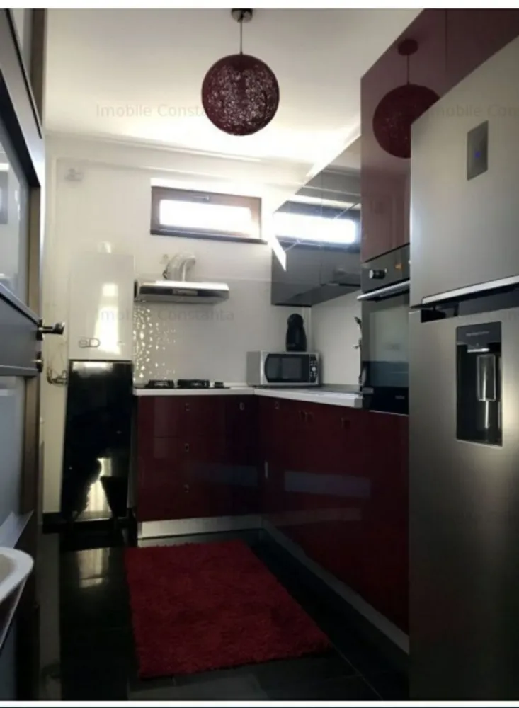 Ap 3 camere - Vă ofer spre vânzare apartament 3 camere, decomandate, mobilat, cu suprafața utila de 71 metri pătrați,etaj 3/4, cu toate utilitățile în zona Tomis Plus. Preț 130000 EUR. Telefon 0770548706.