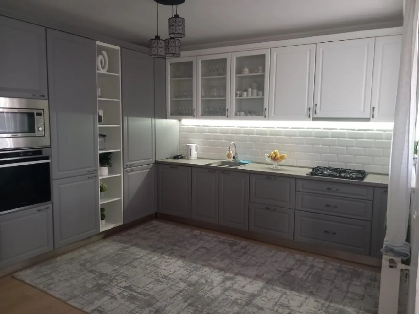 BRASADAS vinde casa NOUA cu etaj în zona UNIRII. - Agenția imobiliara BRASADAS vinde casa individuala constructie 2022, 235 mp, teren 560 mp. -3 dormitoare, 2 dressing, 2 bai, living, bucatărie, camara, garaj, 2 balcoane, terasa Casa se vinde mobilat-utilat. Pentru mai multe oferte accesați www.brasadas.com