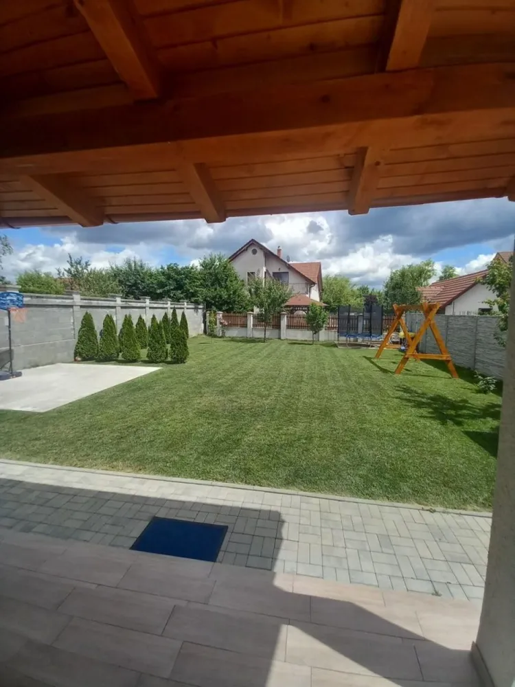 BRASADAS vinde casa NOUA cu etaj în zona UNIRII.