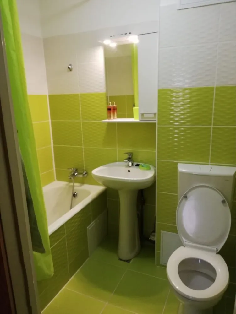 Apartament 2 camere de inchiriat Titan - De închiriat apartament 2 camere decomandat sector 3 zona Titan vedere parc IOR Etaj 4/10 detalii suplimentare la telefon