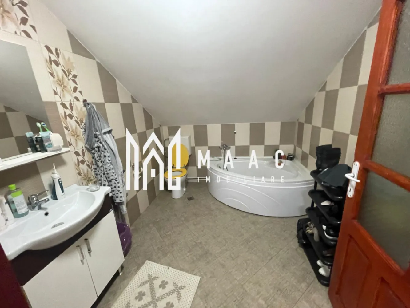 Casă individuală | 4 dormitoare | Garaj | 250 mp teren | Șelimbăr