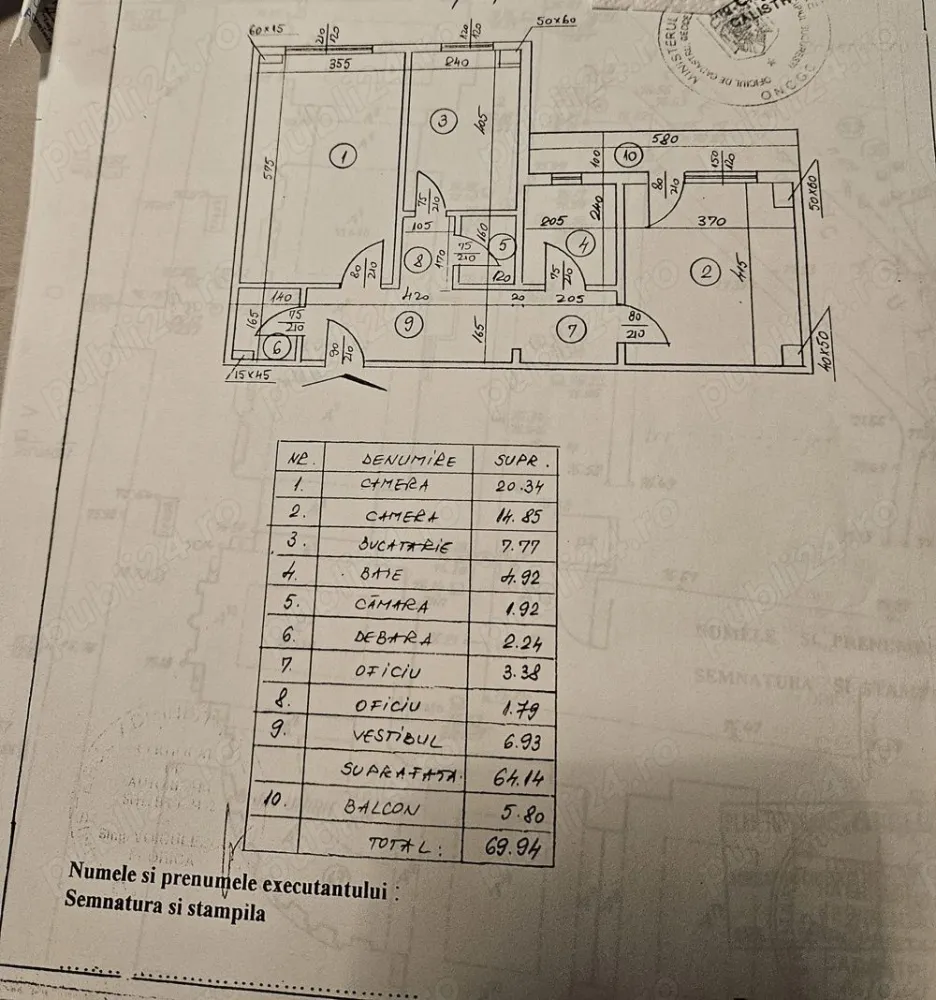 B-dul Unirii, Tribunal, 2 camere decomandate, bloc monolit, direct proprietar - Oferim spre vânzare un apartament de 2 camere, ultracentral, suprafața 70 mp, vedere pe spate, liniștit. Etaj 2 din 7. Disponibil imediat. Îmbunătățiri : geamuri termopan, jaluzele electrice, 3 aparate de aer conditionat. Loc de parcare .