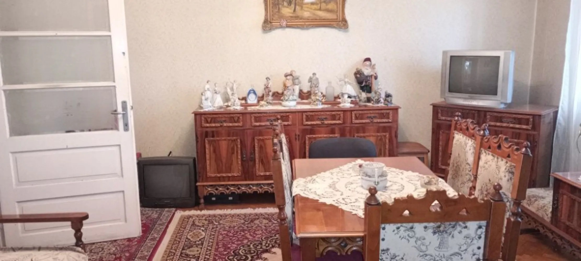 BRASADAS vinde ap 3 cam în casă - zona Botizului. - Agenția imobiliara BRASADAS vinde apartament cu 3 camere (etajul 2) în casă în asociație, p+2 etaje (cate un apartament pe etaj) bucătărie imensă, baie, cămară de alimente, hol spațios, boxă beci, curte mare comună, teren grădină, garaj. www.brasadas.com.
