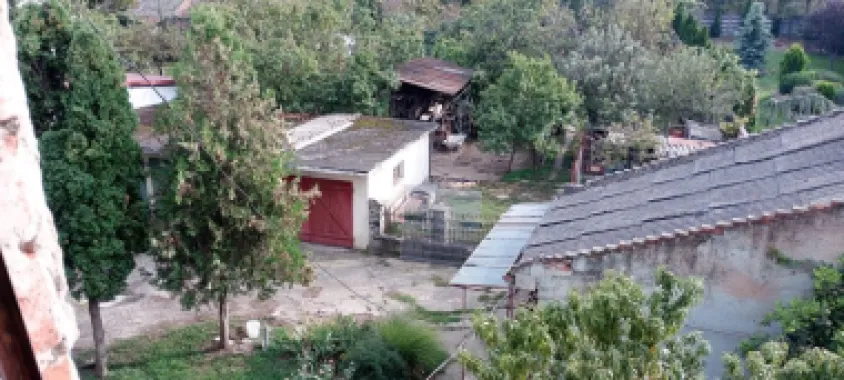 BRASADAS vinde ap 3 cam în casă - zona Botizului.