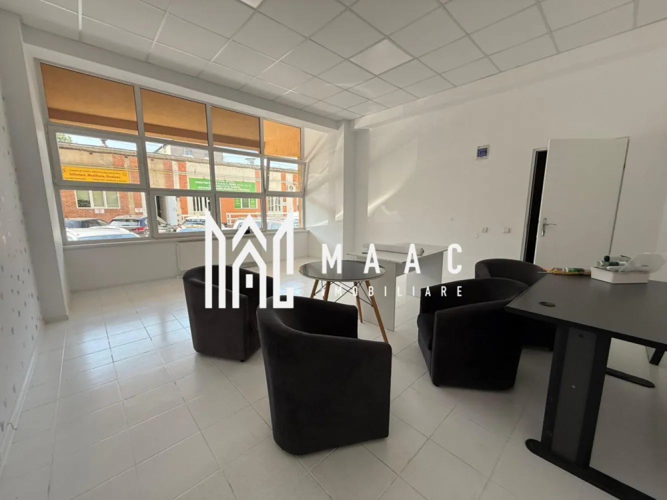 Spatiu de birouri | Studio I Parter I Registrul comertului - MAAC Imobiliare ofera spre inchiriere un spatiu bun pentru activitati comerciale, situat in cladirea Registrului Comertului. Studioul este amplasat la parterul cladirii, are cca 25 mp si un design modern. Se preteaza pentru activitati de birou, cabinet de consultanta, etc Acces la toaleta si spatiul de depozitare comun. Disponibilitate imediata. Se inchiriaza pe o perioada de minim 12 luni.Se preda nemobilat/neutilat. Inchiriere- de pe persoana fizica. Se percepe garantie in cuantumul unei chirii lunare. Pentru mai multe detalii va rugam specificati telefonic: CP2697703 }}