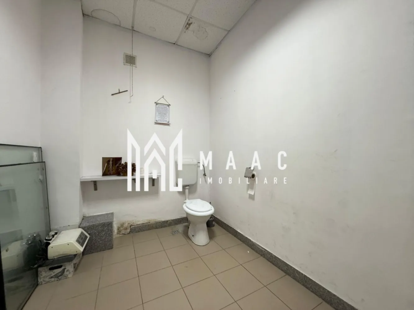 Spatiu de birouri | Studio I Parter I Registrul comertului - MAAC Imobiliare ofera spre inchiriere un spatiu bun pentru activitati comerciale, situat in cladirea Registrului Comertului. Studioul este amplasat la parterul cladirii, are cca 25 mp si un design modern. Se preteaza pentru activitati de birou, cabinet de consultanta, etc Acces la toaleta si spatiul de depozitare comun. Disponibilitate imediata. Se inchiriaza pe o perioada de minim 12 luni.Se preda nemobilat/neutilat. Inchiriere- de pe persoana fizica. Se percepe garantie in cuantumul unei chirii lunare. Pentru mai multe detalii va rugam specificati telefonic: CP2697703 }}