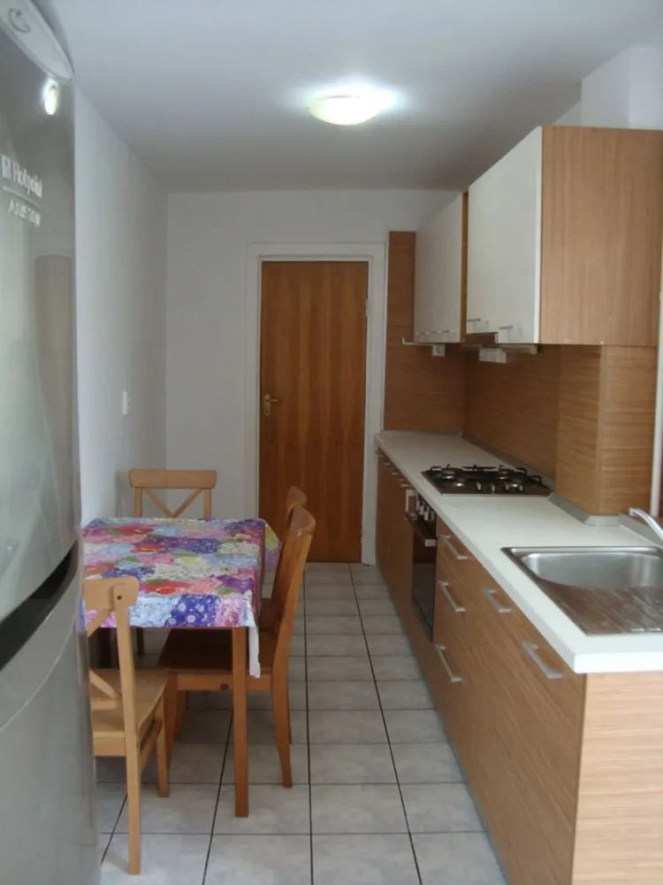 Inchiriez Ap 4 cam 110 mp cochet 2 bai Piata 1 Mai Kiseleff