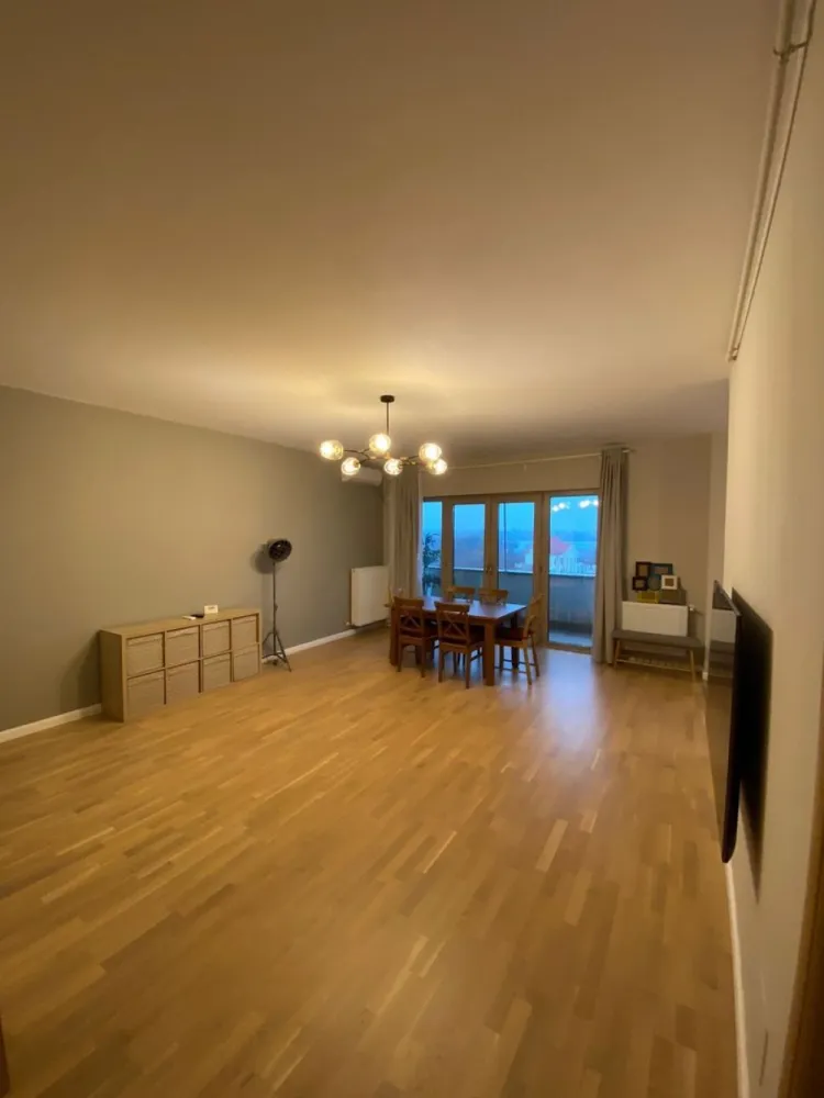 Apartament 4 Camere Zona Sisesti de închiriat - Apartament 4 camere zona Sisesti Jandarmeriei în Atlantic City Residence: -anul construcției 2017 -etaj 5/10 -suprafata utila 100m2 - 1 loc de parcare subteran la -2 - centrala proprie - mobilat - Bucatarie complet utilata - Emag easybox si Mega Image la parter - disponibil din data de 10 februarie 2025 Compartimentare: Living Bucatarie Dormitor Fără Baie Baie Comuna cu intrare din hol/ living Dormitor cu baie 1 camera birou/ dormitor single 2 balcoane Pentru mai multe detalii va rog sa ma contactați.