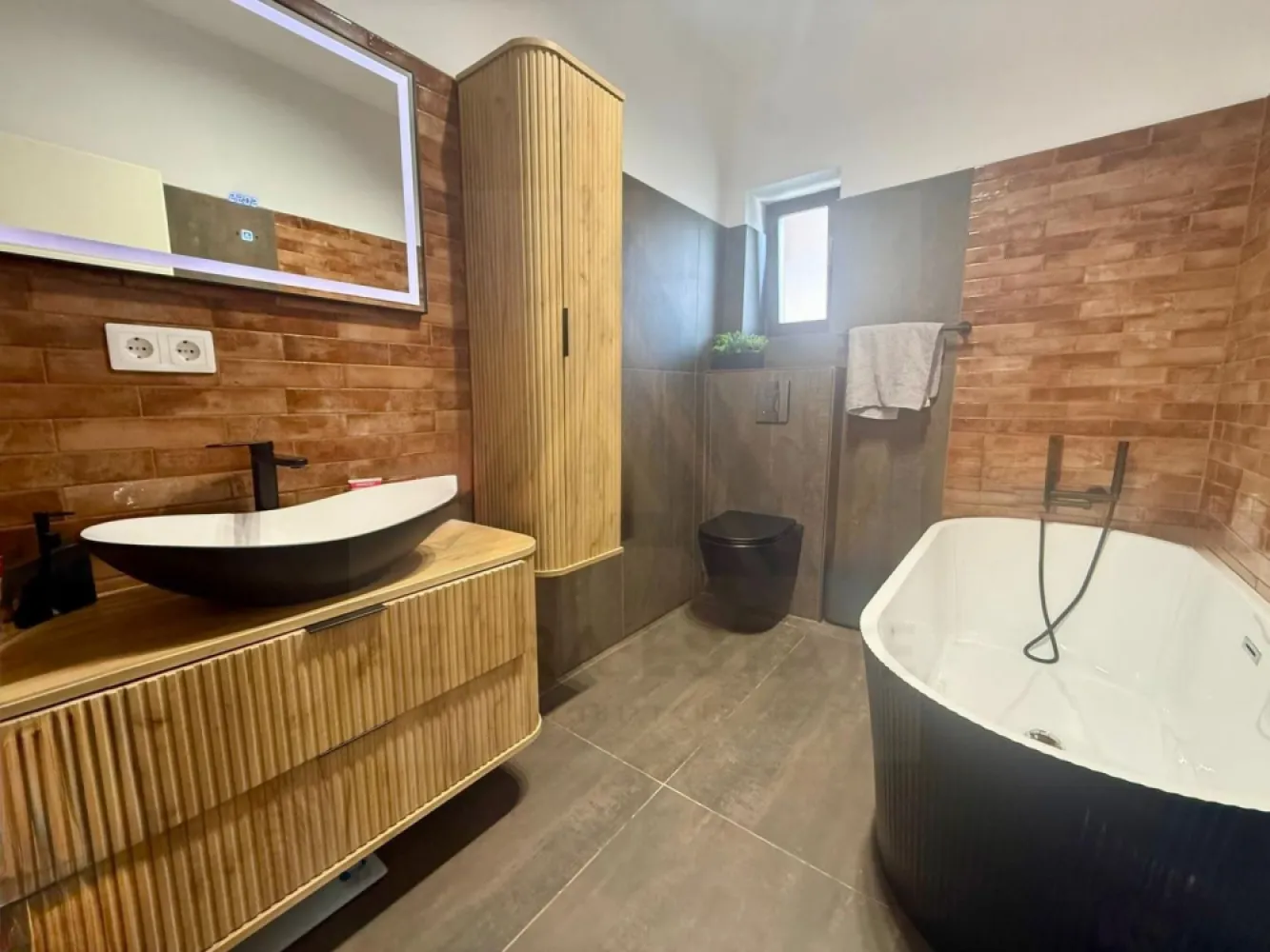 Casa individuala premium 145 mp utili pe un nivel teren 500 mp in Sadu