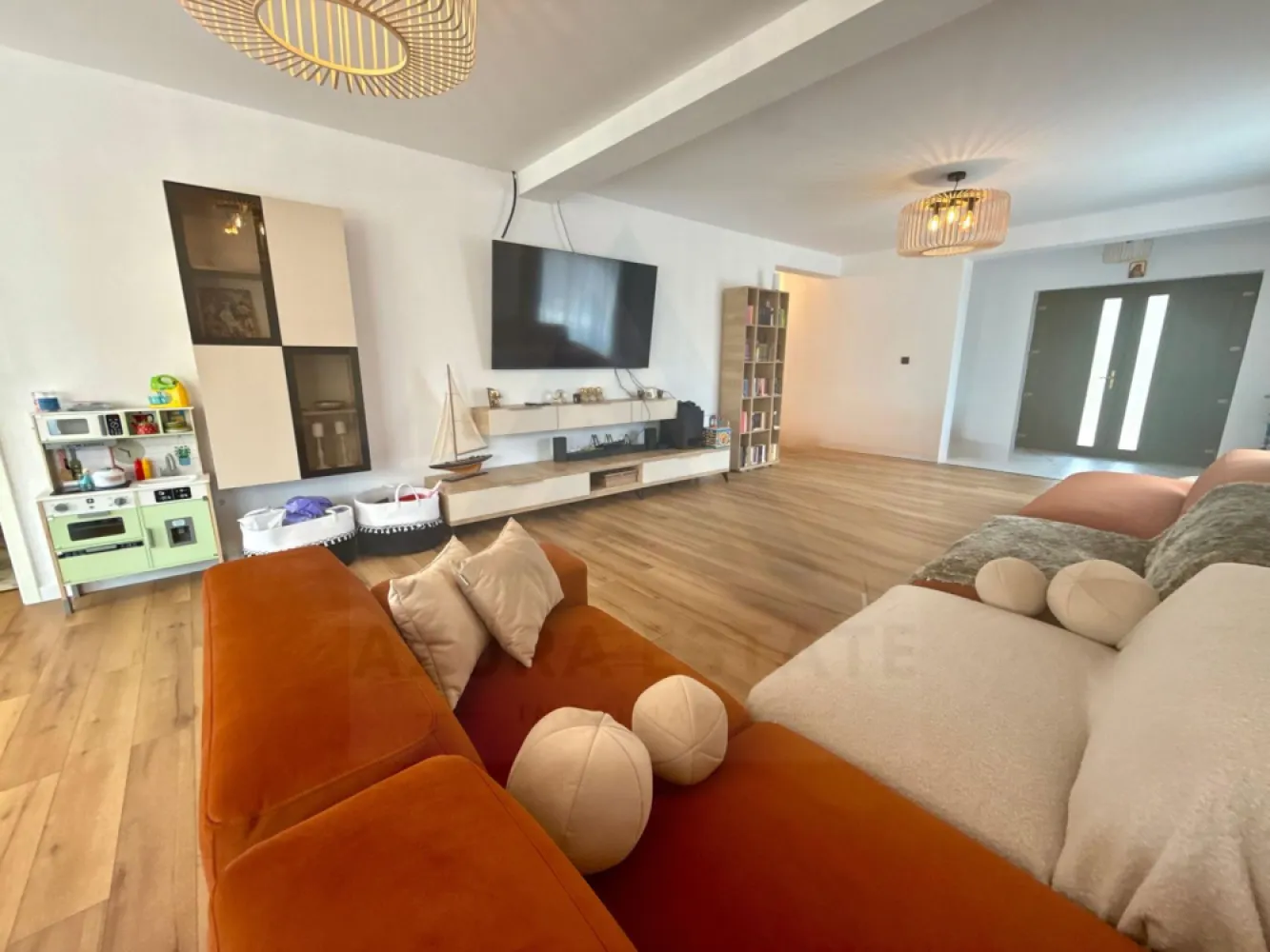 Casa individuala premium 145 mp utili pe un nivel teren 500 mp in Sadu