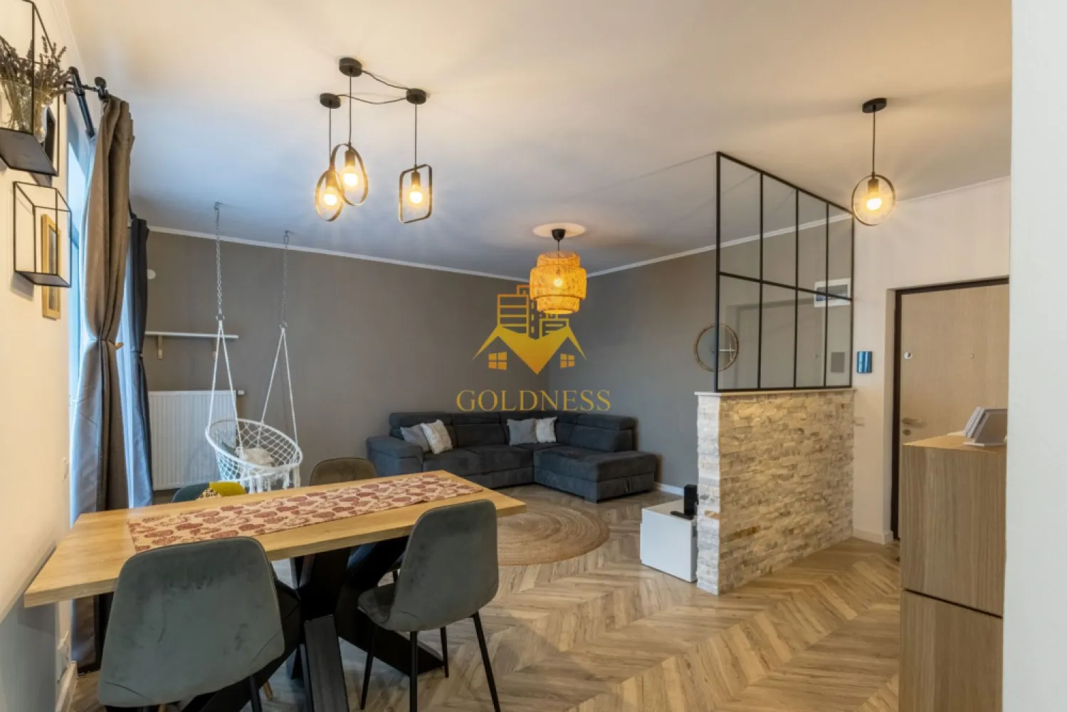 3 camere, Premium, bloc nou, parcare, Andrei Muresanu Zona Sigma, Revo - Goldness Imobiliare propune spre închiriere un apartament cu 3 camere, complet mobilat și utilat, situat la parter înalt într-un imobil nou cu 4 etaje, în cartierul Andrei Mureșanu. Locuința este compartimentată astfel: • dormitor matrimonial cu pat de 180 cm, dressing generos, birou și spații de depozitare • dormitor cu pat dublu de 160 cm, sertare de depozitare și dressing • living cu bucătărie open-space complet utilată, canapea extensibilă, zonă de dining și TV • baie principală cu cadă, calorifer port-prosop și dulap de depozitare • baie de serviciu cu spațiu suplimentar de depozitare • terasă cu vedere spre oraș și spațiu de depozitare pe balcon • spațiu de depozitare suplimentar pe hol Dotări: mașină de spălat vase, plită electrică, mașină de spălat haine și uscător AEG. Zona oferă acces rapid la stații de transport în comun, magazine, restaurante, spații verzi, farmacii, sală de fitness, locuri de joacă pentru copii și Universitatea Tehnică. Apartamentul dispune de loc de parcare subterană. Se percepe un comision de 50% din valoarea unei luni de chirie.
