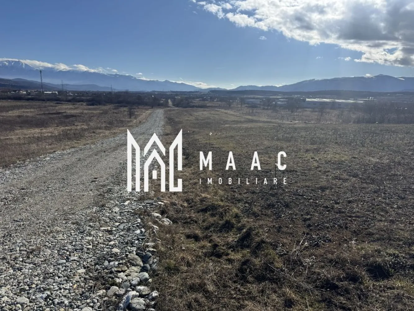 Parcele de Teren | Intravilan | PUZ Aprobat | Mohu-Șelimbăr - MAAC Imobiliare vă propune spre vânzare parcele de teren intravilan situate într-un ansamblu rezidențial nou în localitatea Mohu, comuna Șelimbăr, într-o zonă în plină dezvoltare aflat la o distanță de maxim 15 minute de Sibiu. Amplasarea acestora într-un cadru natural liniștit oferă o panoramă deosebită și reprezintă oportunitatea ideală pentru construcția unei case departe de agitația orașului, dar cu acces facil către punctele de interes urban. Proprietățile beneficiază de un PUZ aprobat si au o suprafață de 418 mp, având o deschidere la stradă de 13,50 metri. Utilitățile necesare sunt disponibile în imediata proximitate a terenului, facilitând astfel procesul de demarare a construcției. Flexibilitate pentru proiecte cu regim de înalțime Demisol, Parter si Etaj sau Demisol, Parter si Mansardă. Pentru mai multe detalii tehnice , informații suplimentare sau pentru a programa o vizionare, nu ezitați să ne contactați menționând codul proprietății ID: CP2930330.