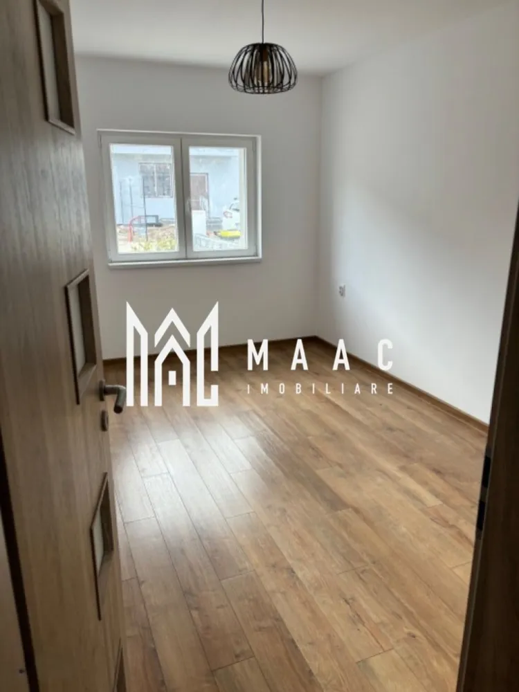 Casă duplex I 3 camere I 76 Mp I Curte I 20 min de Sibiu - Maac Imobiliare vă oferă spre vânzare o splendidă casă duplex cu 3 camere, situată într-o zonă liniștită, la doar 20 de minute cu mașina de centrul Sibiului. Cu o suprafață totală de 70mp, această proprietate dispune de două camere separate, un studio cu bucătărie deschisă și două băi, fiind ideală pentru familii care caută confort și funcționalitate. Casa este nouă, finisată cu materiale de calitate și complet mobilată, oferind un mediu primitor și modern. Detalii suplimentare: Suprafață: 70 mp Camere: 3 (două camere separate + studio bucătărie) Băi: 2 Loc de parcare: suficient pentru două mașini Curte: aproximativ 30 m², perfectă pentru relaxare Sistem de încălzire: pompă de căldură italiană super economică, asigurând încălzire în pardoseală și apă caldă cu presiune bună, cu garanție de 3 ani Această casă duplex oferă nu doar un cămin confortabil, ci și avantajul unui consum energetic redus datorită sistemului modern de încălzire. Dacă sunteți în căutarea unei locuințe care să îmbine confortul cu accesibilitatea, această proprietate este alegerea ideală! Pentru mai multe detalii precizati telefonic ca ati vizionat anuntul cu ID: CP2696803 }}