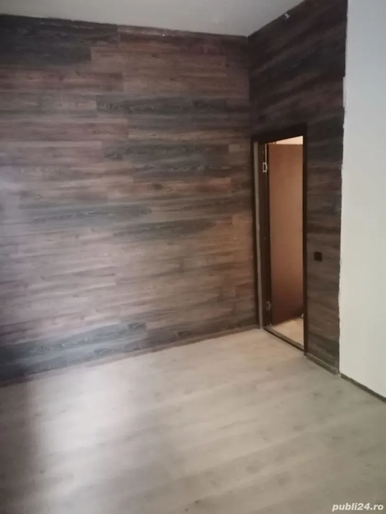 Ag BRASADAS închiriază ap 7 cam PARTER Pța Rosetti. - Agenția BRASADAS închiriază apartament cu 7 camere decomandat situat la PARTER înalt, centrala termica pe gaz, aer condiționat, nemobilat, 2 bai si balcon în zona Piata Rosetti. Pentru mai multe oferte accesați www.brasadas.com.