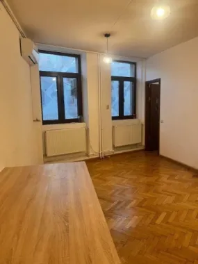 Ag BRASADAS închiriază BIROU 4 cam 120 mp Piaţa Romană.