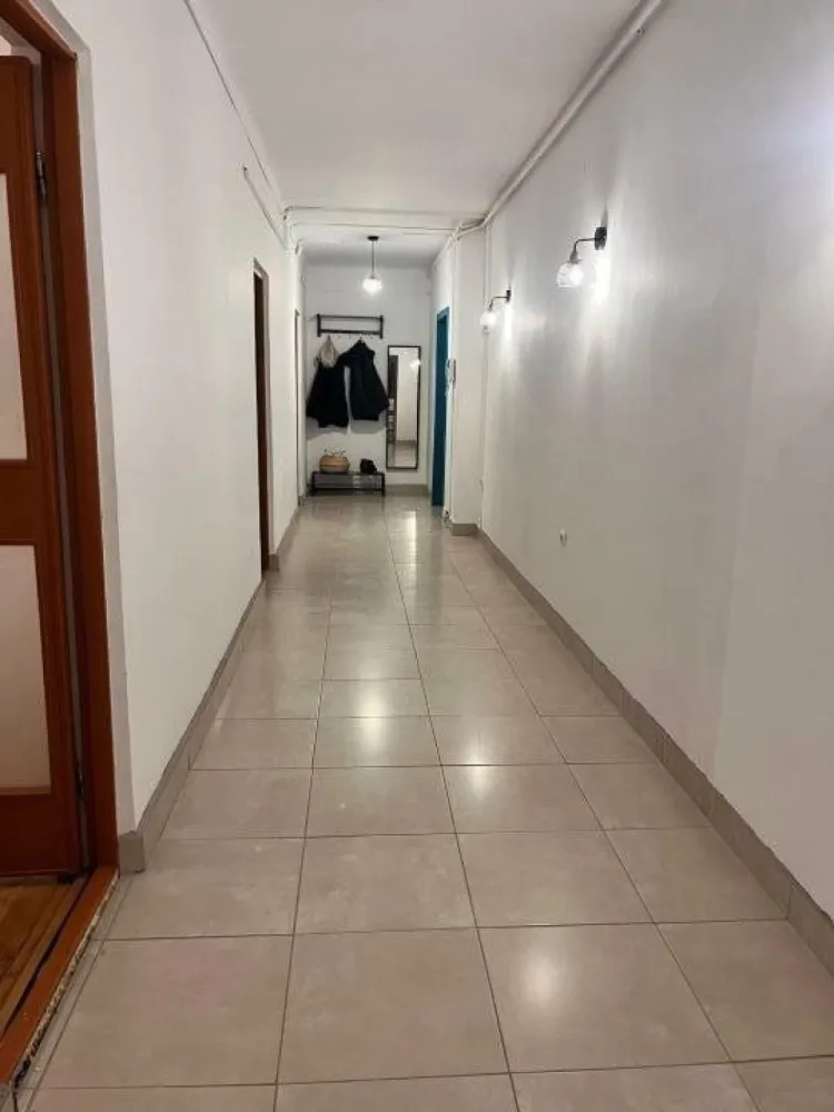Ag BRASADAS închiriază BIROU 4 cam 120 mp Piaţa Romană.