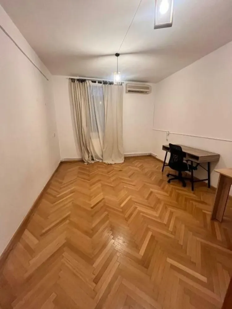 Ag BRASADAS închiriază BIROU 4 cam 120 mp Piaţa Romană.