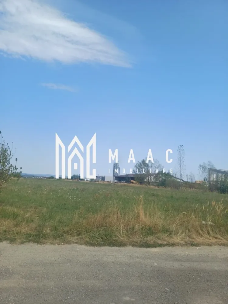 Teren | 10,000 MP | Extravilan | Posibilitate de parcelare | Cristian - MAAC Imobiliare vă propune spre vânzare un teren industrial, cu suprafața de 10.000 mp, situat în Cristian, într-o zonă cu potențial ridicat de dezvoltare. Caracteristici teren: Suprafață: 10.000 mp Amplasat aproape de utilități apă, curent Acces facil – drumul de acces până la teren este asfaltat Teren neîmprejmuit, cu deschidere generoasă Pretabil pentru investiție: dezvoltări rezidențiale, hale, spații logistice sau alte activități economice Localizare – Cristian, Sibiu: Zonă în continuă expansiune Acces rapid spre autostradă și zona industrială Vest Pentru mai multe informații sau pentru a programa o vizionare, nu ezitați să ne contactați, specificand ID: CP2696764 }}