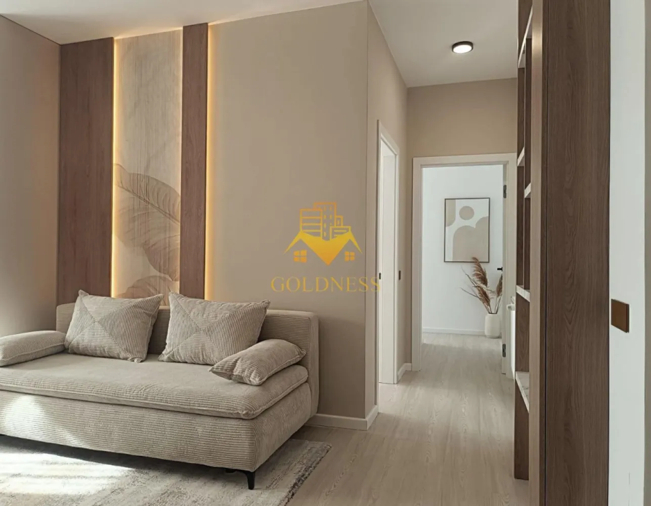 3 camere open space, Premium, Parcare, Zona Valea Garbaului, Floresti - GOLDNESS Imobiliare vă propune spre inchiriere un apartament cu 2 camere complet mobilat și utilat, la etajul 1 într-un imobil de 3 etaje, situat în Floresti, pe strada Valea Garbaului.
Se află în apropierea stațiilor de transport în comun, magazine, restaurante, spații verzi, farmacii, etc.
Dispune de loc de parcare subteran!

Apartamentul este compartimentat astfel:
- dormitor cu pat matrimonial, noptiere, dressing generos 
- camera cu birou, canapea, dressing spatios 
- living cu bucatarie open space complet utilată și mobilată, canapea extensibilă, loc de servit masa
- baie cu dus walk-in, dulap pentru depozitare, masina de spalat haine

Imobilul este dotat cu toate cele necesare- centrală proprie, frigider, plita, hotă, mașină de spălat haine si vase, etc.

Dacă sunteți interesați de acest apartament și doriți să îl vizionați, dar și pentru alte oferte nu ezitați să ne contactați telefonic sau prin e-mail. Vă stăm la dispoziție!
Pentru intermediere se percepe un comision de 50% din prețul chiriei!