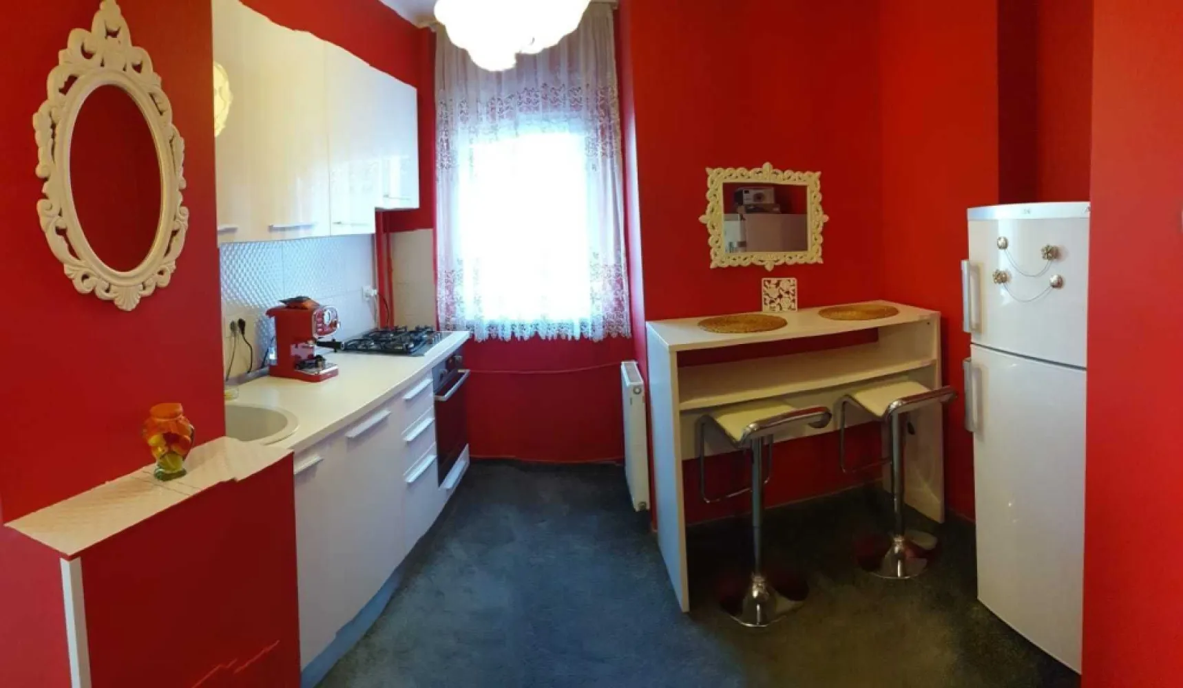 BRASADAS închiriaza ap 2 cam Piata Natiunile Unite etaj 8/17. - Agenția imobiliara BRASADAS închiriază ap 2 camere semi decomandat 8 din 17 Blocul Turn Central,vizavi de centru vechi cu vedere Casa Poporului spate, fata Calea Victoriei, cu o priveliste de vis.Acces rapid catre Centru Vechi,Universitate,Calea Victoriei, Universitate,Restaurante,Tribunal etc... Apartamentul are suprafata de 50 mp utili,mobilat si utilat foarte modern,cu tot ce este necesar. Conditii de inchiriere 1 luna de chirie plus 1 luna garantie. Nu se aacepta animale de companie. Pentru mai multe oferte accesați www.ageuropa.ro.