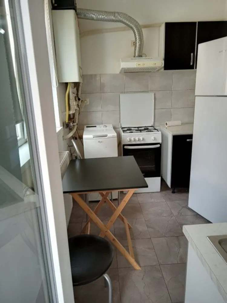 Apartament 2 camere Drumul Binelui-Viva Residence Metalurgiei - Proprietar dau in chirie apt.2cam, decomandate, Viva Residence Metalurgiei, mobilat complet, cu balcon, proaspat zugravit, AC, centrala, internet, videointerfon, centrala proprie, contoare gaz, enel, apa, gresie, faianta, parchet, etc. Termen lung, cu contract ANAF, persoane salariate fara animale.Noul Parc Arghezi, la 10 min departare de metrou Aparatorii Patriei, STB pe Metalurgiei, langa Lidl, Kaufland, Metro, SELGROS, etc.