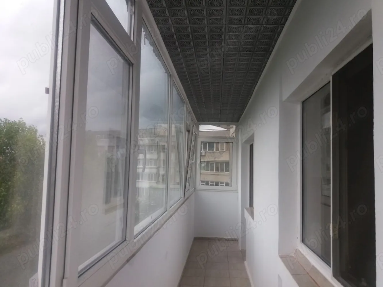 Inchiriez ap 2 camere,Berceni,3 min Metrou,Sun plaza,Rtb scara,Kaufland 1 minut. - Bloc reabilitat 3 minute metrou, STB in fata scarii, renovat, usa metalica termopan, mobila moderna, contorizat total, izolat, balcon urias 10 m, , accept colaborare, 1+1, contract Anaf. Aragaz Gorenje nou, masina Arctic clasa A, frigider Heinerr nou A, izolat interior, teava gaz separat, instalatii schimbate, contorizat, rep noi, 2 tv, 2 dvd, 1 aspirator, jaluzele, termopan, balcon 10 m, intretinere mica. Atentie mare parte din obiecte sunt noi (ex lcd-uri Toshiba, LG, aragaz Gorenje, mobilier sufragerie, canapea,). Perioada lunga, contract Anaf. Preferabil familie, studenti.Maxim 2 persoane.Nu accept fumatori,animale,mai mult de 2 pers.