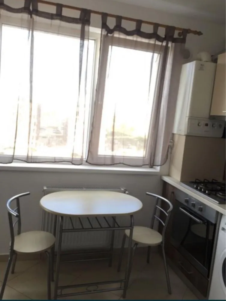 Inchiriez apartament 2 camere - Metalurgiei Residence - Proprietar, închiriez apartament 2 camere, decomandat, utilat și mobilat, aer condiționat, balcon , încălzire cu centrală proprie. Zona Metalurgiei Residence, complex Viva. Zona liniștită, aproape de Lidl, Auchan, Carrefour. Fără animale de companie.