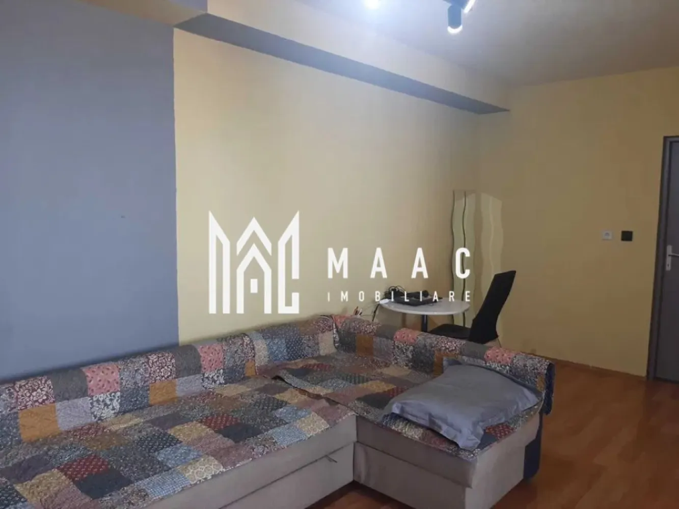 Apartament 2 camere | Balcon | 52 MPU | Mobilat | Tilisca - MAAC Imobiliare va prezinta un apartament 2 camere – Etaj 4 in zona Tilisca.

Caracteristici:
Tip: Apartament 2 camere
Etaj: 4/4
Suprafață utilă: 52 mp
Balcon: Deschis
Mobilare: Parțial mobilat
Stare: Renovare completă efectuată în urmă cu 2 ani

Compartimentare și dotări:
Apartamentul este compus din living, dormitor, bucătărie funcțională cu posibilități de personalizare, baie cu geam pentru aerisire și balcon deschis. Încălzirea se realizează prin calorifere alimentate de centrală termică proprie.

Pentru mai multe detalii precizati telefonic ca ati vazut anuntul cu ID: CP2658426