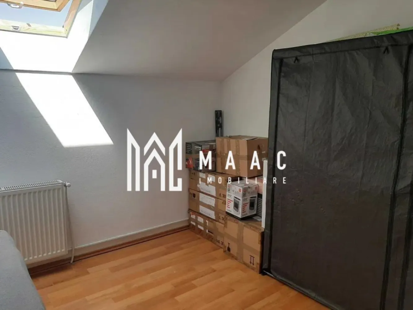 Apartament 2 camere | Balcon | 52 MPU | Mobilat | Tilisca - MAAC Imobiliare va prezinta un apartament 2 camere – Etaj 4 in zona Tilisca.

Caracteristici:
Tip: Apartament 2 camere
Etaj: 4/4
Suprafață utilă: 52 mp
Balcon: Deschis
Mobilare: Parțial mobilat
Stare: Renovare completă efectuată în urmă cu 2 ani

Compartimentare și dotări:
Apartamentul este compus din living, dormitor, bucătărie funcțională cu posibilități de personalizare, baie cu geam pentru aerisire și balcon deschis. Încălzirea se realizează prin calorifere alimentate de centrală termică proprie.

Pentru mai multe detalii precizati telefonic ca ati vazut anuntul cu ID: CP2658426