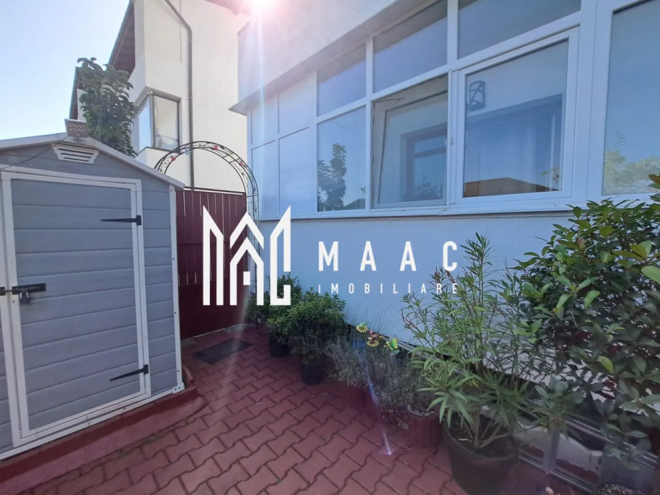 Apartament 3 camere | Balcon | Curte proprie | Cartierul Arhitectilor - MAAC Imobiliare va propune spre vanzare un apartament cu 3 camere situat în Cartierul Arhitectilor. Apartamentul este situat la parter și deține o curte de 60 mp și o suprafață utilă de 59 mp compartimentat astfel: Living cu bucătărie Dormitor Dormitor Baie Hol Balcon. Pentru mai multe detalii specificați ca ați văzut anunțul cu ID: CP2692744. }}