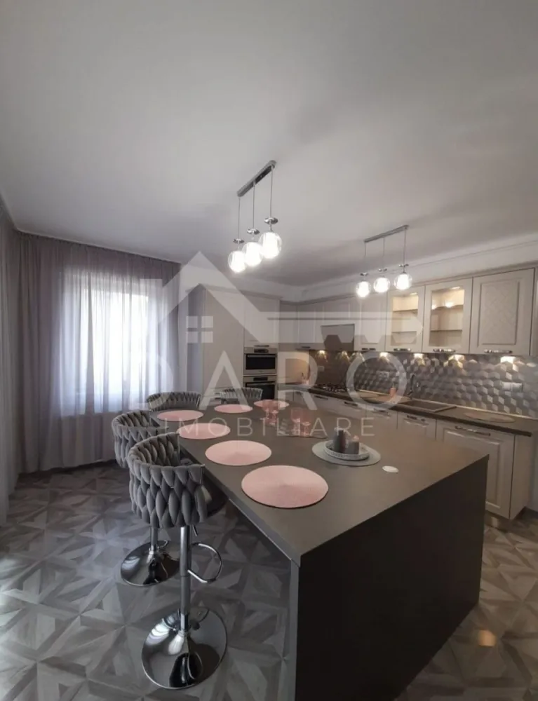 🏡 Apartament de lux cu 2 camere | Livezeni | Parcare subterană - 🏡 Apartament de lux cu 2 camere | Livezeni | Parcare subterană
Se oferă apartament modern, cu finisaje premium, situat în Livezeni, la doar 1,5 km de Târgu Mureș, într-o zonă liniștită, cu acces rapid către oraș.
📍 Aproape de hipermarket-uri, școli, spitale și principalele puncte de interes.
Compartimentare
Living cu bucătărie open space
Dormitor spațios
Baie
Debara
Antreu
Terasă
Imobil dotat cu lift
🚗 Loc de parcare subteran cu barieră inclus
Dotări premium
✔ Mobilat complet, finisaje de calitate
✔ Electrocasnice Whirlpool:
Frigider încorporat
Plită pe gaz
Cuptor electric încorporat
Cuptor cu microunde
Mașină de spălat vase
Hotă
✔ Mobilier baie Pierre Cardin
✔ Mașină de spălat rufe slim
💎 Ideal pentru locuință personală sau investiție, într-o zonă în plină dezvoltare.
🤝 Proprietate promovată prin DARO Imobiliare
💳 Vrei să cumperi această proprietate și ai nevoie de finanțare?
Prin Kiwi Finance îți ofer suport complet și soluții de credit de la mai multe bănci.
📞 Detalii și vizionări:
Coman Maria – DARO Imobiliare & Kiwi Finance
📱 0749 535 729

🔑 DARO Imobiliare – găsim proprietatea potrivită
💳 Kiwi Finance – obținem creditul pentru a o cumpăra.