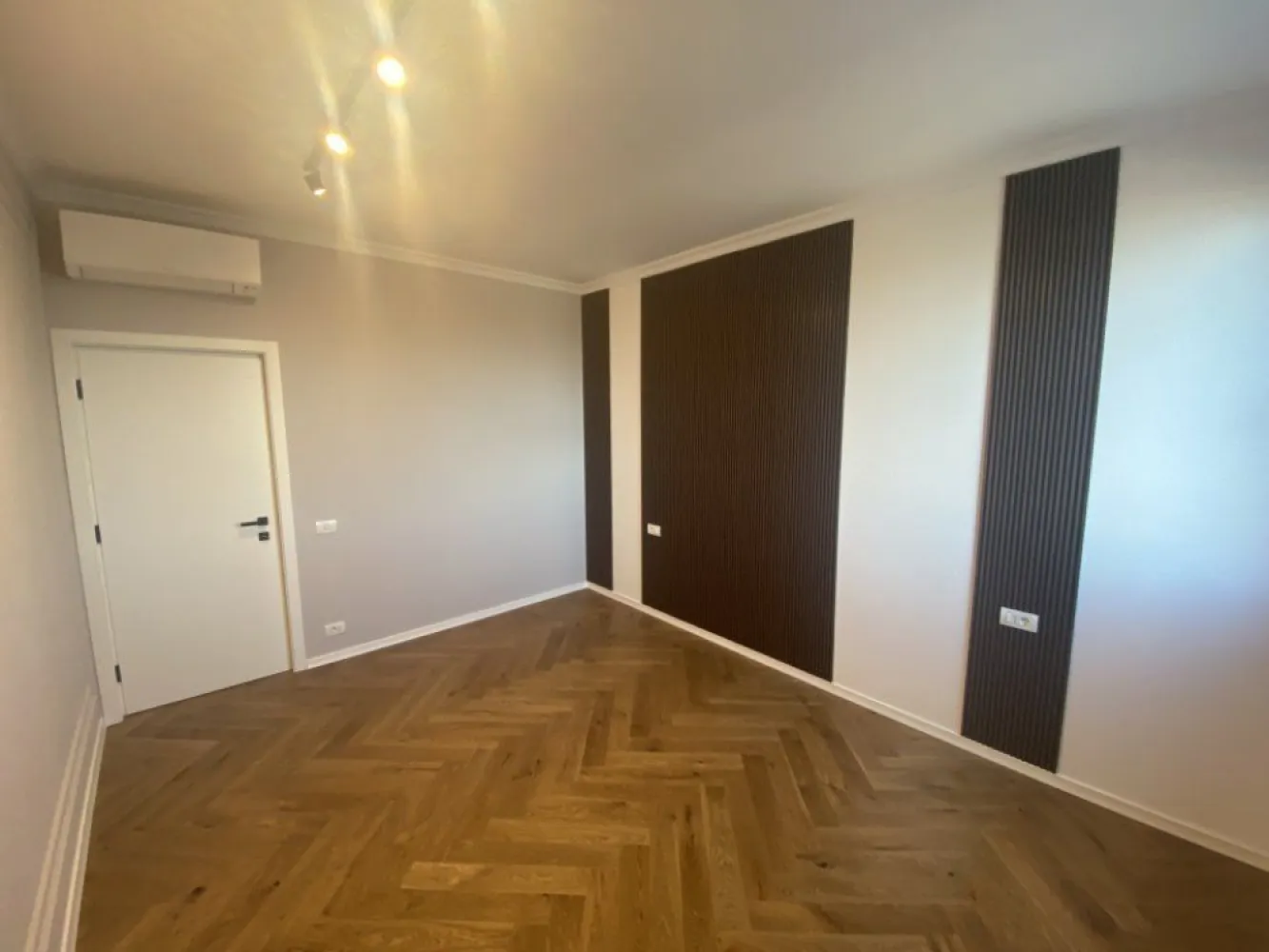 Proprietar Penthouse Unirii 4 camere vedere la bulevard