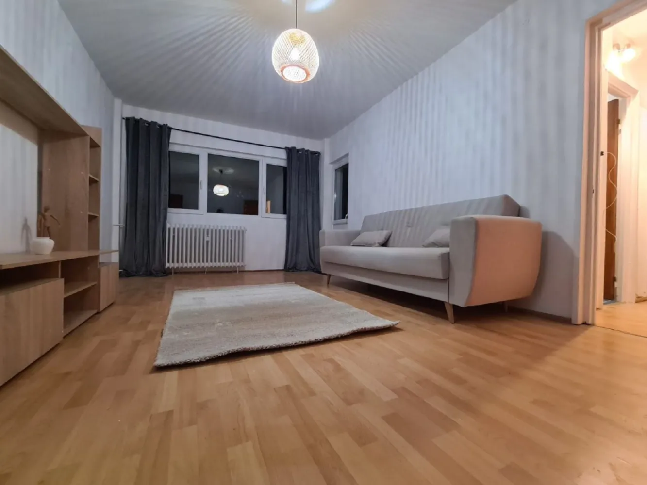 Ag BRASADAS închiriază Ap 2 cam. deosebit Et 6/10 zona TEI. - Agenția BRASADAS închiriază un apartament mobilat și utilat, luminos, cu o priveliște deosebită spre Biserica Sf. Treime - situat pe Str. Grigore Moisil, in apropiere de Parcul Circului și Lacul Tei, și la 10 min. de Piața Victoriei; stația de tramvai si autobuz este în fața blocului, statie de autobuz si peste drum, iar metroul Obor/St. cel Mare la 2 stații de tramvai. În apropiere veți găsi: supermarket-uri, cafenele, librarii, farmacii, magazinul Domino și Facultatea de Construcții, etc. www.brasadas.com.