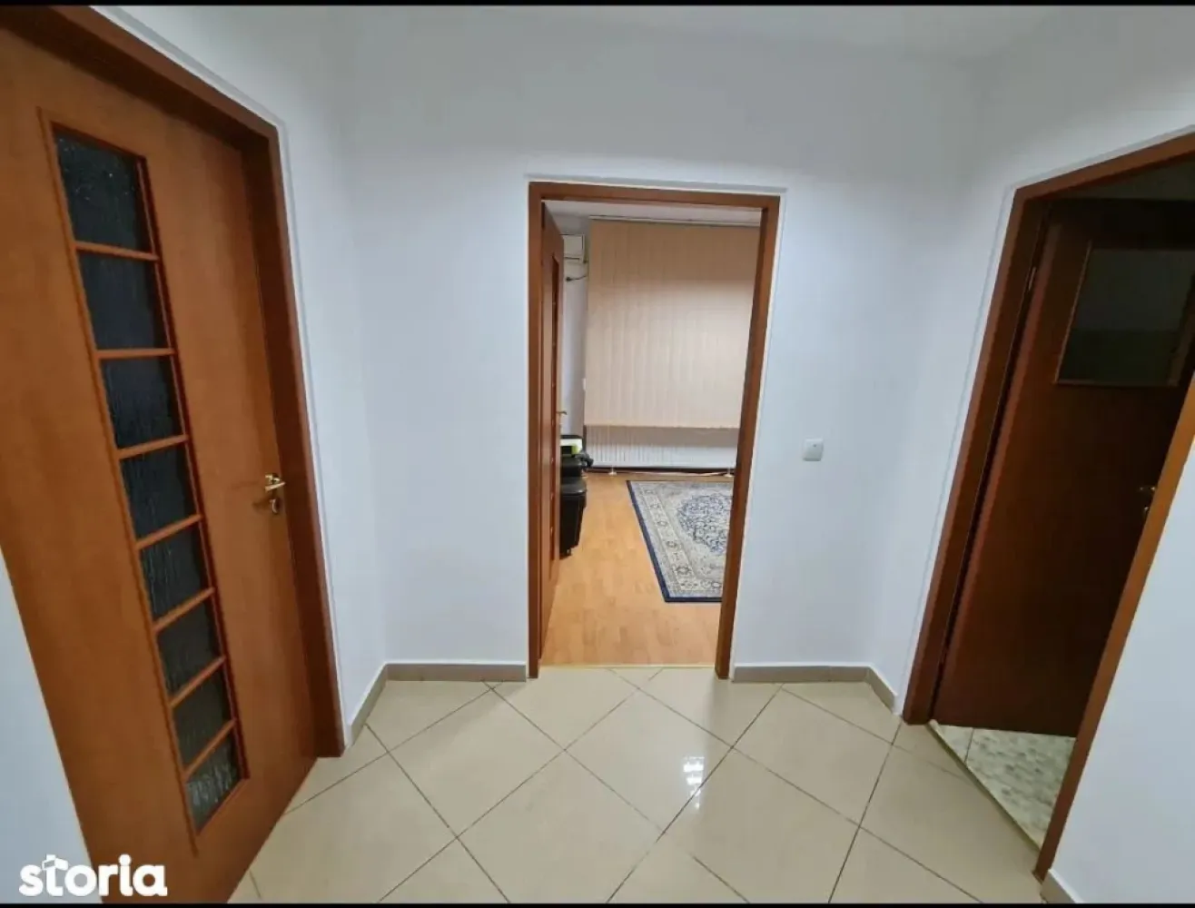 BRASADAS vinde casa deosebita in zona Bercu Rosu. - Agentia imobiliara BRASADAS vinde CASA DEOSEBITA, FINISAJE MODERNE, ideală pentru cei care caută confort, spațiu și calitate într-o zonă liniștită și exclusivistă. Casa impresionează prin designul modern, finisajele premium și compartimentarea excelentă, oferind tot ceea ce are nevoie o familie pentru un stil de viață relaxat și elegant. Caracteristici principale ale proprietății: Suprafață utilă: 370 mp  Teren: 5 ari  Subsol: 60 mp (inclusiv sală de forță complet amenajată) Interior * 3 dormitoare spațioase * 4 băi moderne, fiecare cu dotări diferite: * 1 baie cu cadă * 1 baie cu jacuzzi * 1 baie cu duș * încă o baie de serviciu * Living generos, luminos, perfect pentru momentele în familie * Dressing mare, bine organizat, cu spațiu amplu de depozitare * 1 birou ideal pentru lucru de acasă * 2 bucătării complet utilate – perfect pentru familie mare sau pentru cei care gătesc des * Beci spațios, ideal pentru depozitare și organizare * Sală de forță integrată, deja amenajată Dotări și finisaje * Centrală nouă în condensație – eficiență energetică maximă * Izolație exterioară de 15 cm grafit – temperatură optimă în orice sezon * Glafuri din granit negru – detalii elegante și durabile * Garaj dublu cu uși automatizate * Spații exterioare iluminate modern Exterior * Curte de 5 ari, ideală pentru relaxare, grădinărit sau activități în aer liber * Terase și balcoane spațioase, cu balustrade moderne. www.brasadas.com.