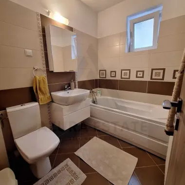 Apartament modern 3 camere 2 bai 2 balcoane etaj 2 si parcare Turnisor