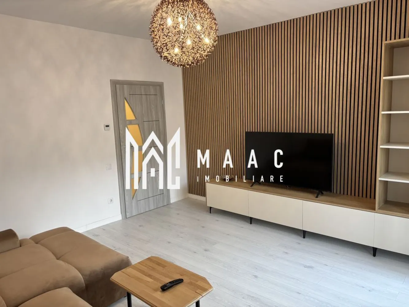 Penthouse 2 camere | 2 Terase | Loc de parcare | 60 MPU | Tineretului - MAAC Imobiliare vă propune spre închiriere un Penthouse nou, ultra-modern, situat în zona Deventer – Cartierul Tineretului, Sibiu. Detalii locuință: Compartimentare: 2 camere decomandate, bucătărie separată, baie cu geam natural, hol 2 terase generoase de câte 20 mp fiecare, cu expunere la soare Suprafață bine compartimentată, spațiu luminos și primitor Etaj superior într-un imobil dotat cu lift Dotări interioare: 2 aparate de aer condiționat (12.000 BTU) Mașină de spălat rufe cu uscător Mașină de spălat vase Cuptor electric, plită pe inducție, hotă, cuptor cu microunde Frigider încorporat 2 televizoare moderne: Sony 108 cm și LG 137 cm Mobilier și finisaje ultra-moderne Alte avantaje: Loc de parcare privat inclus Locație excelentă – aproape de stația de autobuz și magazine Apartament complet mobilat și utilat, gata de mutare Pentru mai multe detalii sau pentru a programa o vizionare, contactați-ne specificand ID: CP2687637 }}