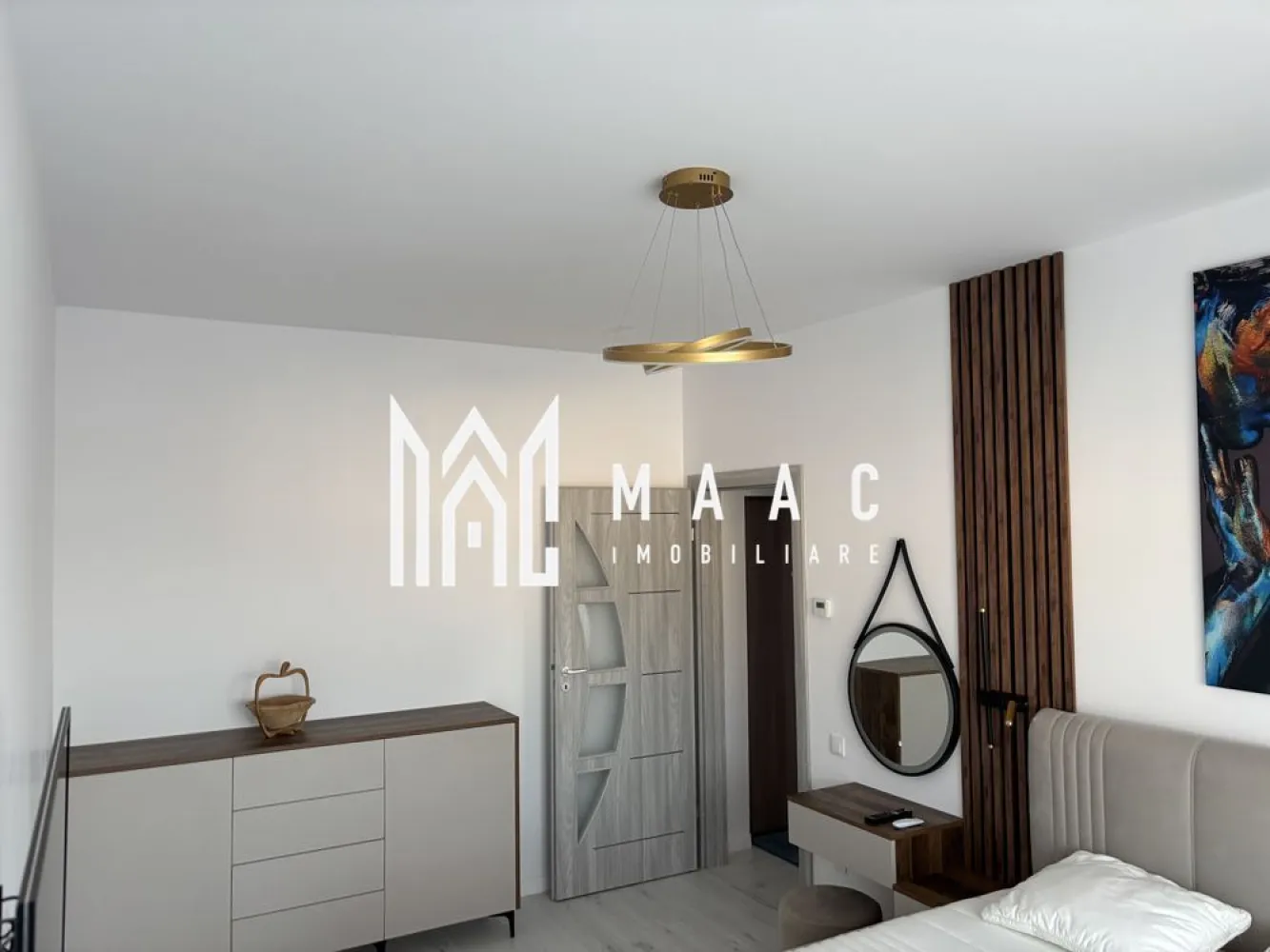 Penthouse 2 camere | 2 Terase | Loc de parcare | 60 MPU | Tineretului - MAAC Imobiliare vă propune spre închiriere un Penthouse nou, ultra-modern, situat în zona Deventer – Cartierul Tineretului, Sibiu. Detalii locuință: Compartimentare: 2 camere decomandate, bucătărie separată, baie cu geam natural, hol 2 terase generoase de câte 20 mp fiecare, cu expunere la soare Suprafață bine compartimentată, spațiu luminos și primitor Etaj superior într-un imobil dotat cu lift Dotări interioare: 2 aparate de aer condiționat (12.000 BTU) Mașină de spălat rufe cu uscător Mașină de spălat vase Cuptor electric, plită pe inducție, hotă, cuptor cu microunde Frigider încorporat 2 televizoare moderne: Sony 108 cm și LG 137 cm Mobilier și finisaje ultra-moderne Alte avantaje: Loc de parcare privat inclus Locație excelentă – aproape de stația de autobuz și magazine Apartament complet mobilat și utilat, gata de mutare Pentru mai multe detalii sau pentru a programa o vizionare, contactați-ne specificand ID: CP2687637 }}
