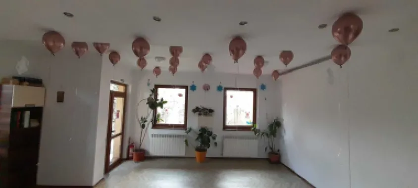 Ag BRASADAS închiriază vila 2 etaje zona CENTRALA 260mp.