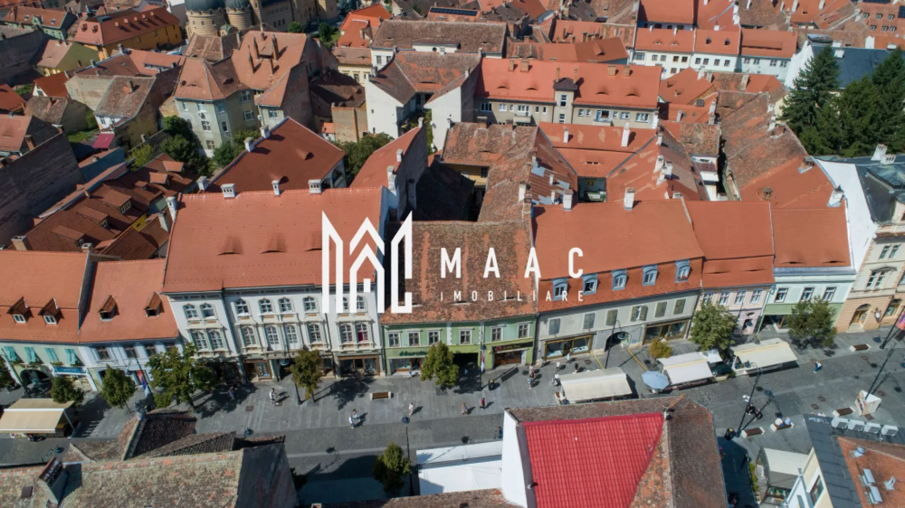 Vânzare Imobil Nicolae Balcescu Sibiu I 787 mp I Curte Interioară I Zonă Premium - Oportunitate rară de achiziție a unui imobil cu amplasare excepțională, situat în centrul istoric al orașului Sibiu, pe principala arteră pietonală – strada Nicolae Bălcescu, la doar câțiva pași de Piața Mare. UNIC PROPRIETAR, Suprafață totală construită: ~787 mp | Curte interioară: 628 mp | 8 unități locative Clădirea, datând de la sfârșitul secolului al XVIII-lea, impresionează prin arhitectura sa autentică, curtea interioară generoasă și potențialul de reconfigurare pentru funcțiuni diverse – comerciale, hoteliere sau rezidențiale. Informații cheie despre proprietate Adresă: Str. Nicolae Bălcescu nr. 14, Sibiu – zona 0 a orașului Regim de înălțime: Demisol + Parter + Etaj + Pod Suprafață desfășurată: ~787 mp construiți Pivniță boltită: ~350 mp – pe toată amprenta clădirii Curte interioară: ~628 mp – formă în „U”, cu potențial de amenajare Compartimentare: 33 încăperi, 14 băi, holuri, spații de depozitare, 2 case ale scării Balcon din lemn în formă de „L” la etaj Acces direct din strada Nicolae Bălcescu și din curte 8 unități locative individualizate în cartea funciară Caracteristici constructive Structură: zidărie portantă din cărămidă, fundație din beton Planșee din cărămidă, acoperiș din lemn cu țiglă Tâmplărie originală din lemn (parțial), pardoseli din lemn și parchet Încălzire: sobe de teracotă și centrală termică pe gaz Stare generală: finisaje interioare medii; necesită renovări (fațadă, elemente interioare) Statut juridic și documentație Clasificare: Monument istoric – cod SB-II-m-B-12053 Zonă protejată: centrul istoric Sibiu Risc seismic: imobilul nu este încadrat în nicio clasă de risc Utilități: racordat la toate rețelele publice (apă, canal, gaz, electricitate) Documentație completă: CF-uri, acte de proprietate, schițe – disponibile la cerere Posibilități de dezvoltare Podul are înălțime generoasă și poate fi amenajat fără mansardare Pivnița boltită este ideală pentru funcțiuni comerciale (cramă, galerie, wine bar) Curtea interioară permite amenajarea unei grădini urbane, terase sau spațiu de relaxare Utilizări recomandate Hotel boutique, aparthotel, pensiune Spații comerciale sau retail (cu deschidere pietonală) Clinici medicale, birouri, sedii de firmă, centre educaționale Ateliere creative, galerii de artă, cafenele sau concept stores Locuințe individuale sau în regim short/medium-term rental Avantaje investiționale Poziție excepțională în centrul vechi, cu trafic pietonal ridicat Imobil cu valoare arhitecturală și turistică Posibilitate de accesare fonduri europene pentru restaurare Suprafețe mari, compartimentare flexibilă și curte privată – active rare în această zonă Potențial excelent de regenerare și capitalizare pe termen mediu și lung Prețul, documentația completă și detalii supliment la cerere. Pentru detalii suplimentare, consultanță sau programarea unei vizionări, va rugăm să ne contactati specificand ID: CP2686826. }}