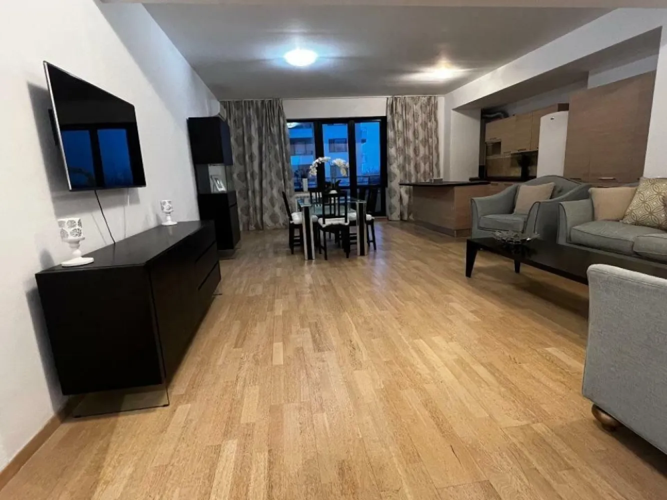Apartament 4 camere de Lux