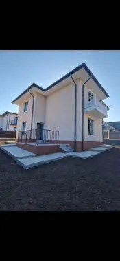 Ag BRASADAS vinde Casa P+1 in MIROSLAVA.