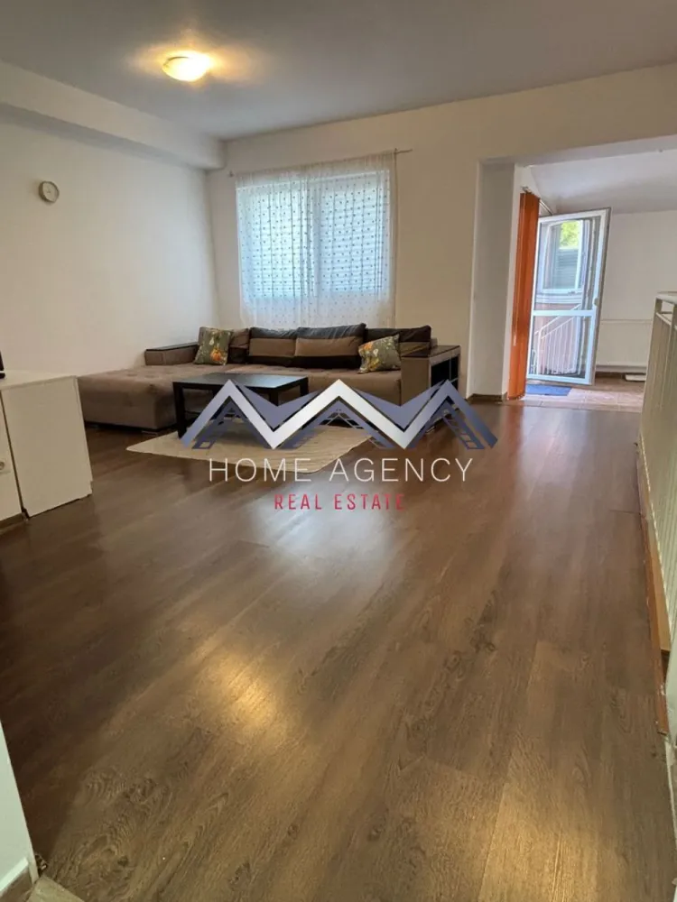 Apartament 2 camere cu grădină proprie 30 mp / Central - Vă propunem, spre închiriere, un apartament cu 2 camere, în suprafață utilă de 70 mp, și cu grădină proprie de 30 mp, situat într-o zonă liniștită a orașului Otopeni/ Primărie, cu acces facil către magazine, restaurante, săli de fitness, cabinete de înfrumusețare, farmacii, grădiniță și afterschool, Aeroport etc. Apartamentul se predă complet mobilat și utilat, este foarte luminos și foarte bine compartimentat, astfel: un living spațios, o bucătărie deschisă, complet mobilată si utilată, un dormitor, o baie, precum și o grădină proprie de 30 mp. Programează-te acum pentru o vizionare! Dacă aveți o proprietate de vânzare/închiriere sau sunteți interesați de o proprietate aflată în portofoliul agenției noastre, vă rugăm să ne contactați la numărul de telefon din anunț sau pe adresa de email contact@homeagency.ro