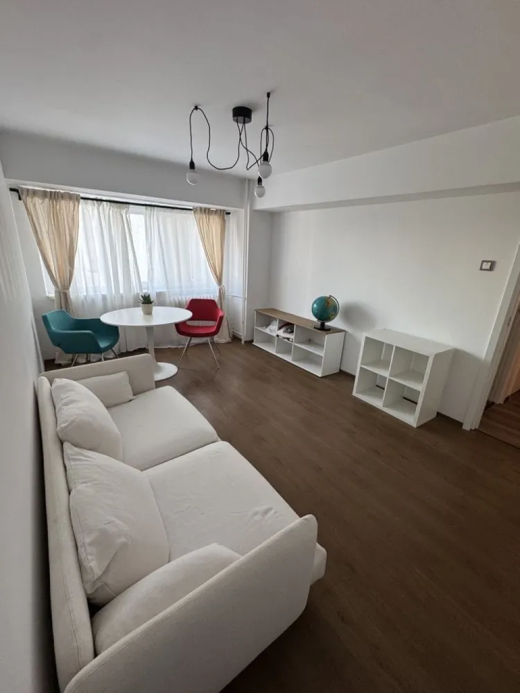 Inchiriez apartament 2 camere Piata Victoriei