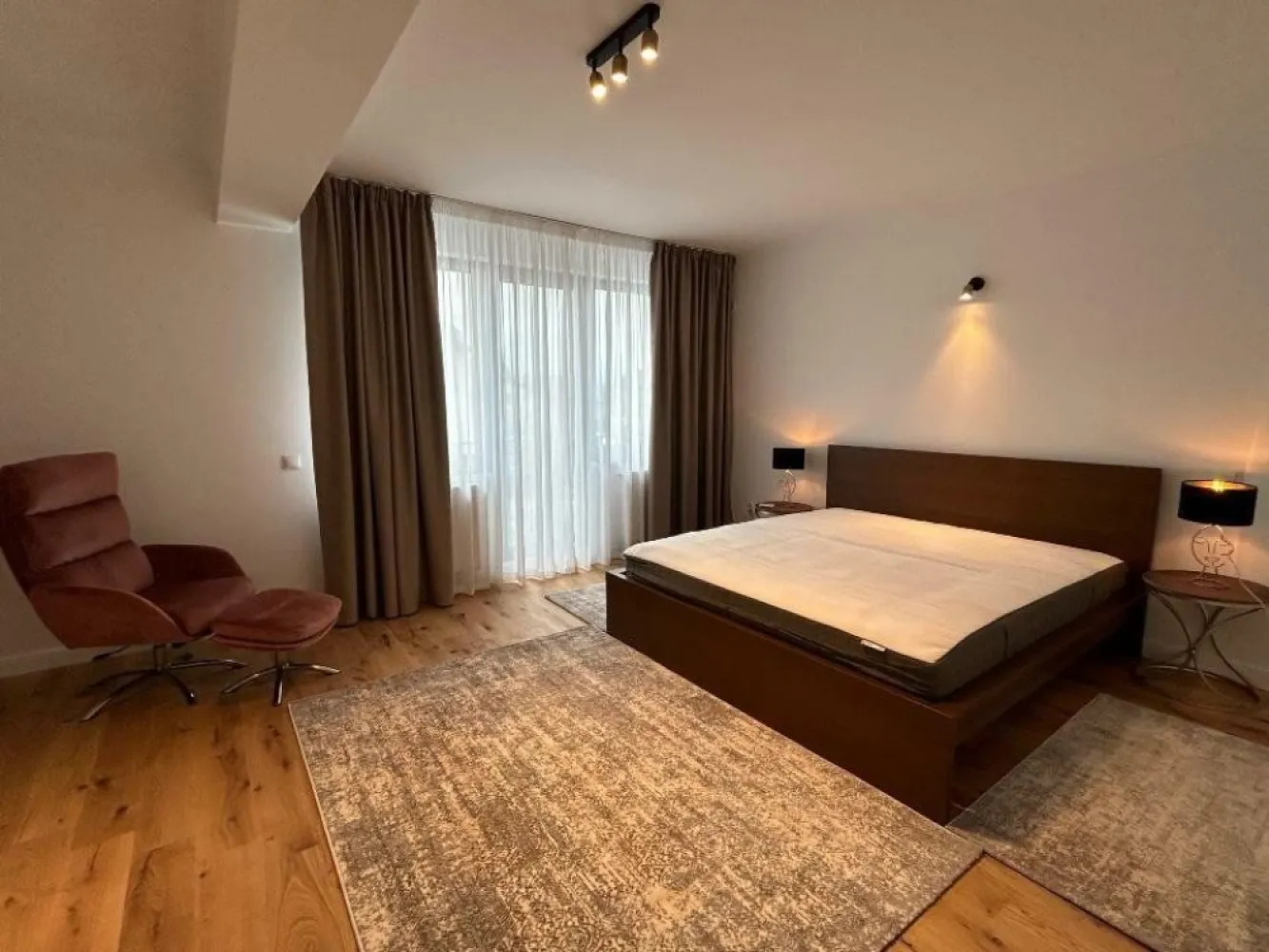 BRASADAS închiriază Vila Lux 4 Cam Aviatiei-Cart. H. Coanda.