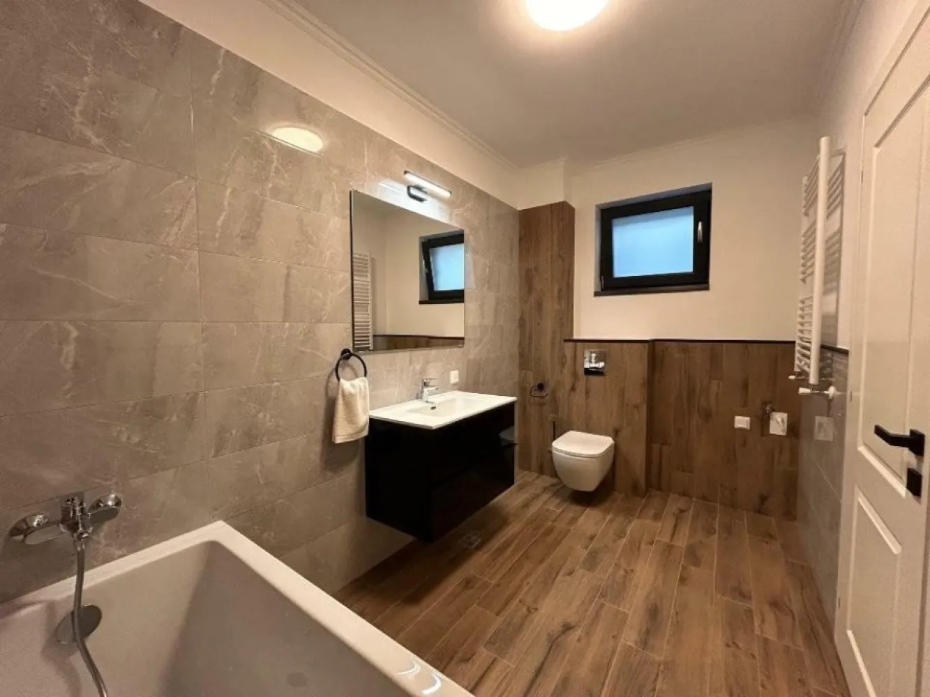 BRASADAS închiriază Vila Lux 4 Cam Aviatiei-Cart. H. Coanda.