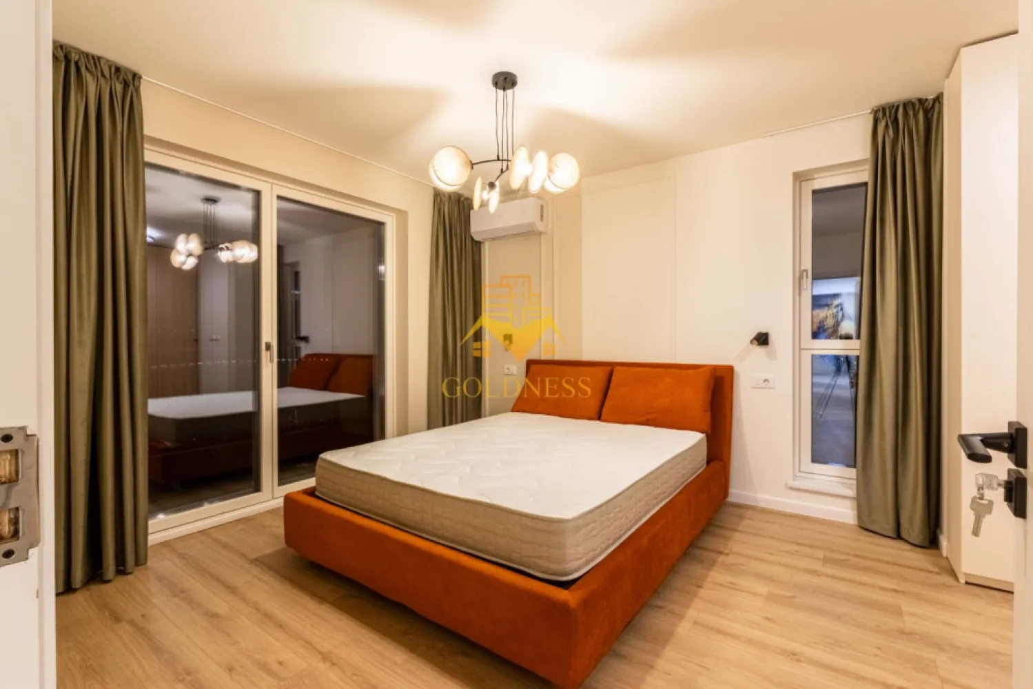 2 camere, modern, bloc nou, Parcare, Vivo, Metro, Columna Residence - GOLDNESS Imobiliare vă propune spre închiriere un apartament cu 2 camere complet mobilat și utilat, la etajul 5 într-un imobil de 7 etaje, în Floresti. Apartamentul este compartimentat astfel: - dormitor cu pat matrimonial, dressing, noptiere - living cu bucatarie open-space complet utilată, canapea extensibilă, loc de servit masa - baie cu cabina de dus, calorifer port prosop inox și dulap pentru depozitare. - balcon de 10 mp. Imobilul este dotat cu toate cele necesare- centrală proprie, mașină de spălat haine, frigider, plită electrică, hotă, etc. Se află în apropierea stațiilor de transport în comun, magazine, restaurante, spații verzi, farmacii, etc. Dispune de loc de parcare exterior! Pentru intermediere se percepe un comision de 50% din prețul chiriei! Dacă sunteți interesați de acest apartament și doriți să îl vizionați, dar și pentru alte oferte sau detalii nu ezitați să ne contactați telefonic sau prin e-mail - goldnessimobiliare@gmail.com. Vă stăm la dispoziție!