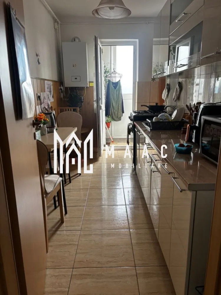 Apartament 2 camere | 55 MPU | Pivnita | Balcon | Bulevardul Mihai Viteazul - MAAC Imobiliare vă propune spre vânzare un apartament modern cu 2 camere, situat pe Bulevardul Mihai Viteazul, la etajul 10/10, cu vedere superbă spre Munții Făgăraș. Detalii apartament: Suprafață utilă: 55 mp Balcon închis: 12 mp – spațiu generos pentru relaxare sau depozitare Compartimentare: decomandată, practică și luminoasă Etaj: 10/10 (bloc dotat cu lift) Dotări și finisaje: Apartament complet renovat și mobilat modern Centrală termică proprie Geamuri termopan pentru izolare fonică și termică Finisaje de calitate, pregătit pentru mutare imediată Avantaje: Vedere panoramică spre munți Lumină naturală din plin, datorită poziționării excelente Zonă centrală, cu toate facilitățile la doar câțiva pași: magazine, farmacii, transport public, școli Acces rapid către centrul orașului – doar 1,4 km de Piața Mare (3–4 minute cu mașina sau 15–20 minute de mers pe jos) Pentru mai multe detalii sau pentru a programa o vizionare, contactați-ne specificand ID: CP2681539 }}
