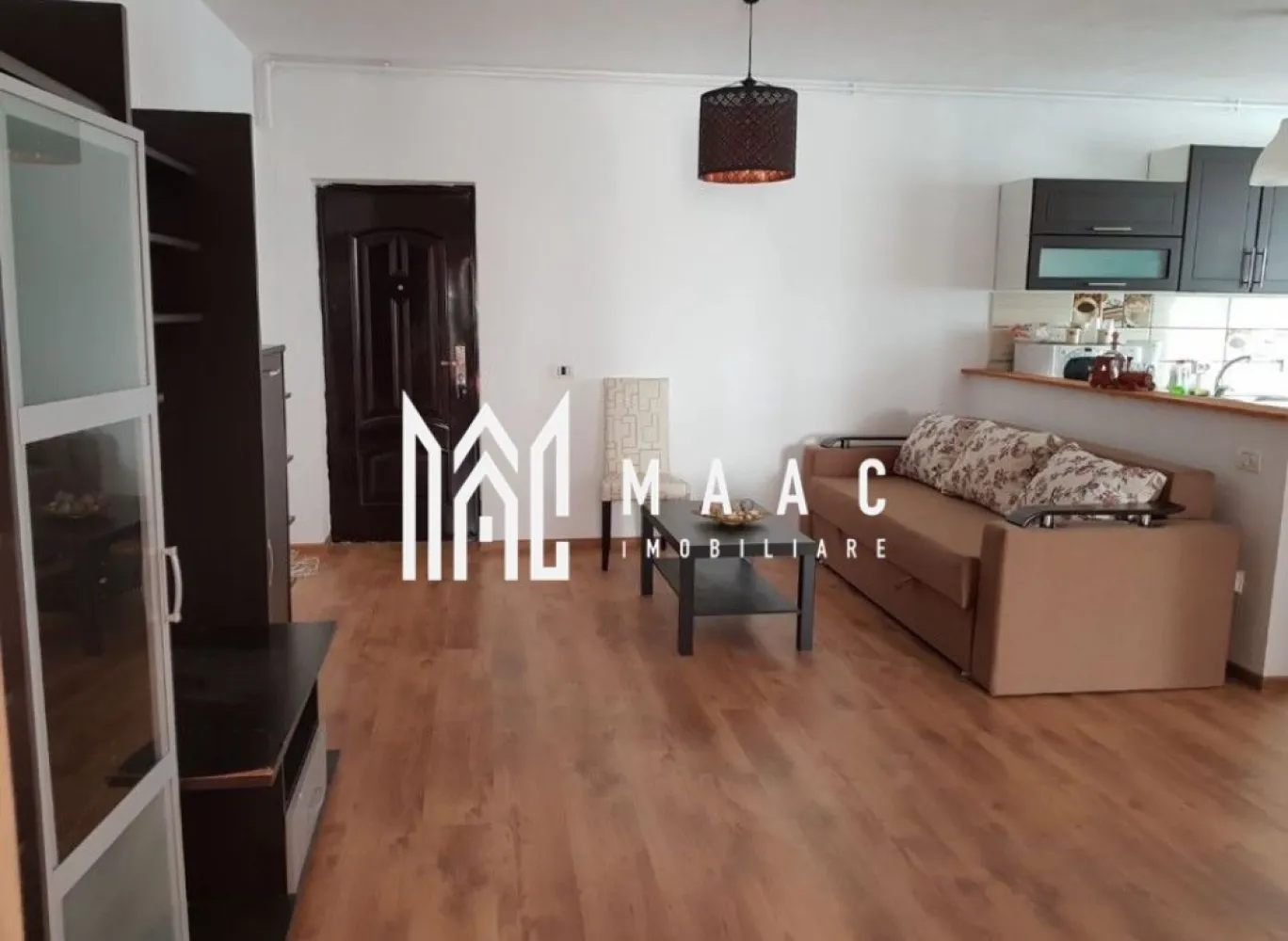 Apartament 3 camere | Etaj 3 | Balcon | 62 MP | Arhitectilor - MAAC Imobiliare va prezinta un apartament 3 camere in Zona Arhitecților, Sibiu. Caracteristici: Suprafață utilă: 62 mp Etaj: 3 Compartimentare: Bucătărie deschisă, living, hol de acces, 2 dormitoare, baie cu cabină de duș și geam de aerisire, balcon deschis de 12 mp. Facilități și dotări: Centrală termică proprie cu calorifere Mobilat și utilat complet Balcon generos de 12 mp. Localizare: Acces rapid către oraș și facilități importante: școli, grădinițe, magazine, mijloace de transport. Pentru mai multe detalii precizati telefonic ca ati vazut anuntul cu ID: CP2677320 }}