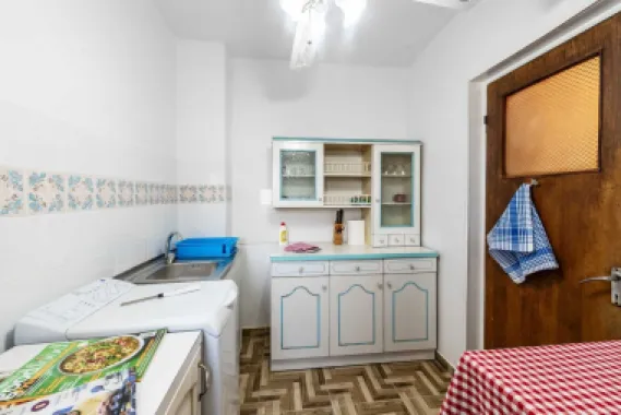Inchiriez ap 2 camere, semi-decom, renovat, sector 6, 400 Euro/luna